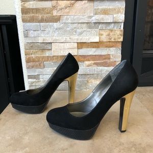 Guess suede platform pumps